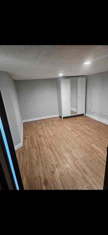 2 rooms available
