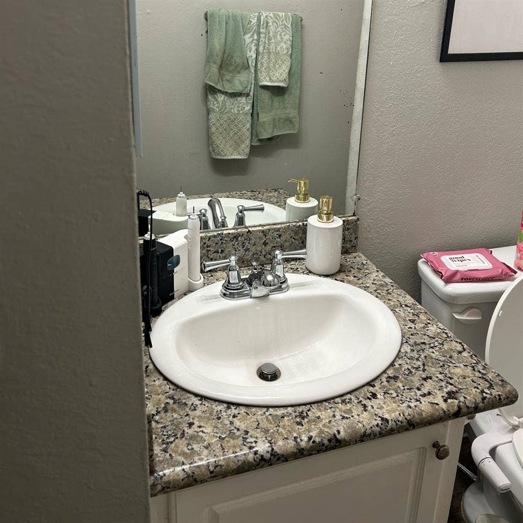 Looking for a roommate in Milpitas!