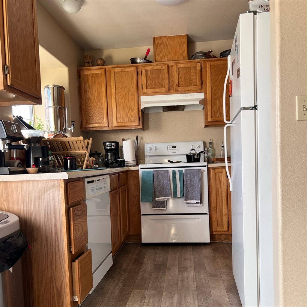 Midtown Room + Bathroom for Rent