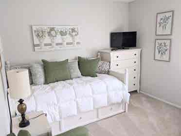 Furnished room in Thousand Oaks