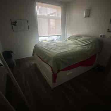 Far Rockaway room Renting