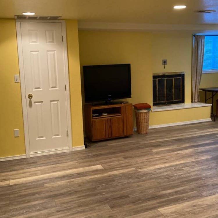 large room in SW Portland rent out