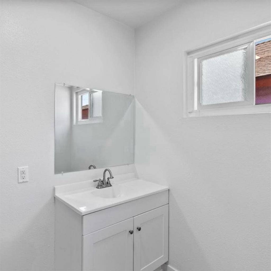 Master Bedroom / Bathroom for rent
