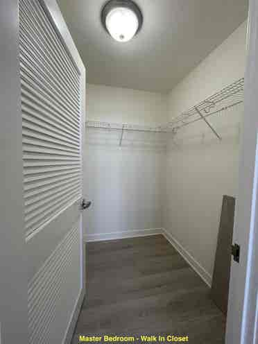 Nr SF Caltrain - MASTER Bed Bath