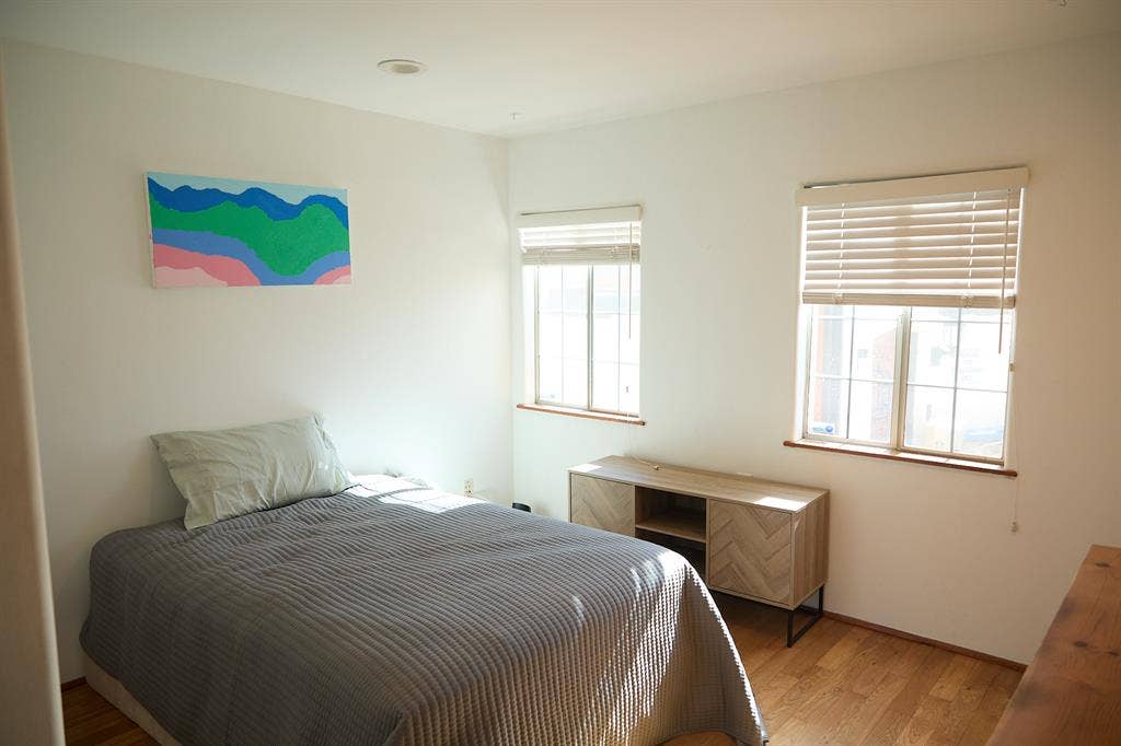 ROOMMATE WANTED: Hollywood Hills