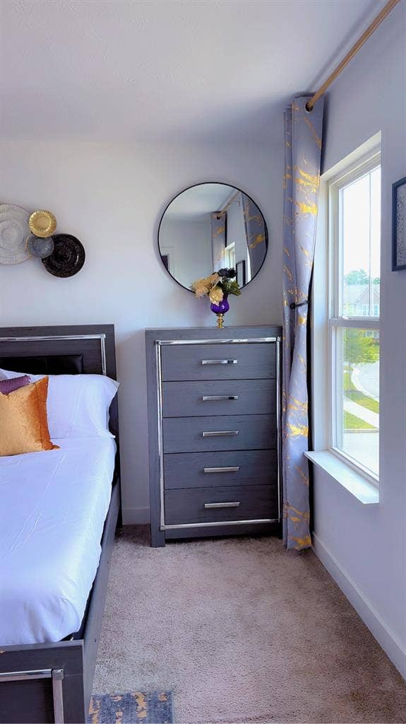 Fully furnished room with Queen bd1