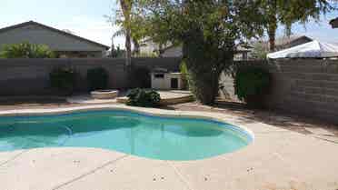 Room to rent. Pool. Utilities inc