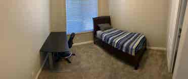 Room to rent. Pool. Utilities inc