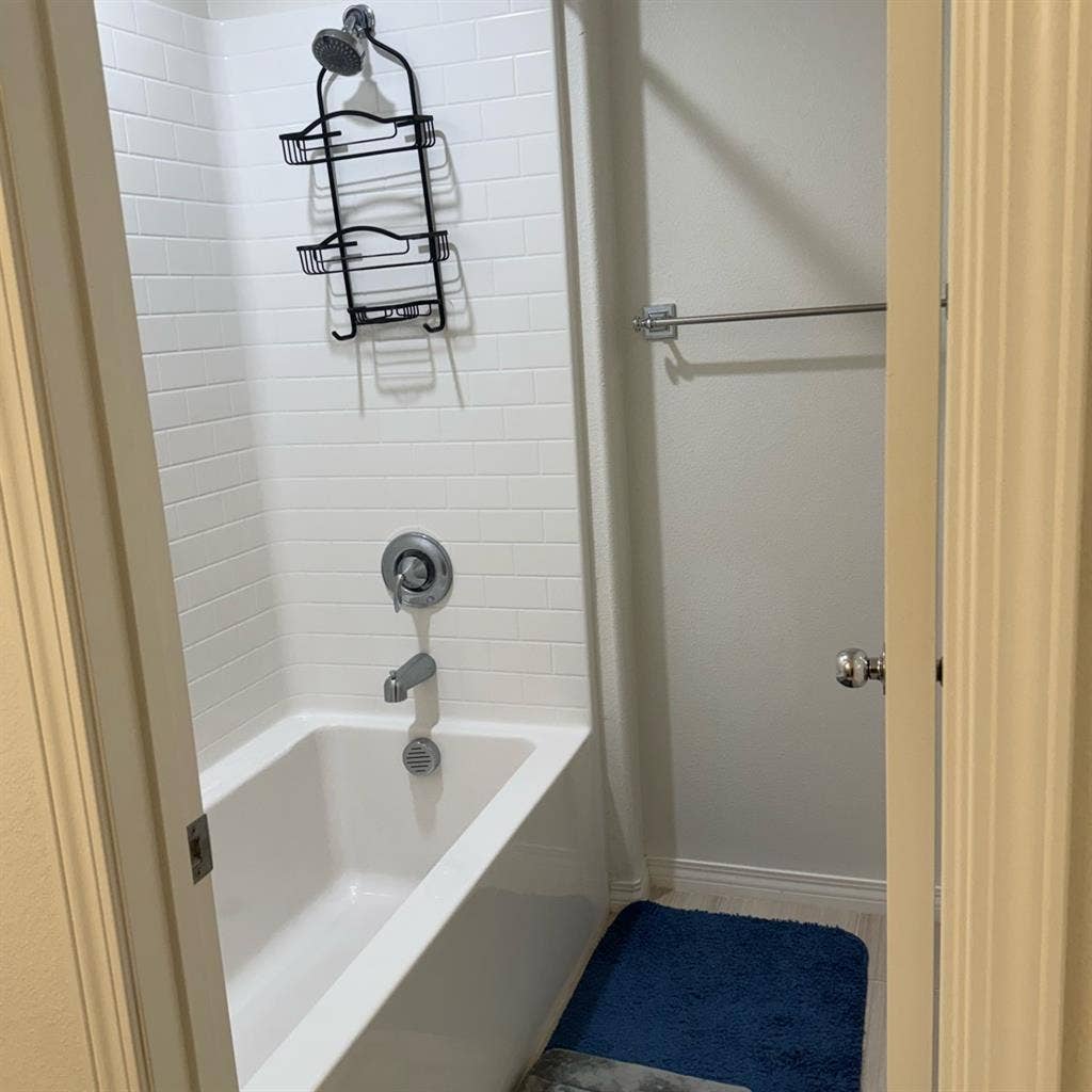 Private room with bath 4 rent