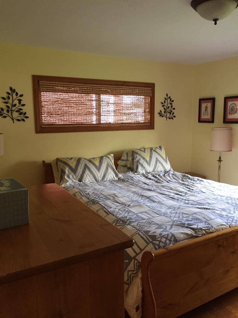 Furnished bed room, shared bathroom