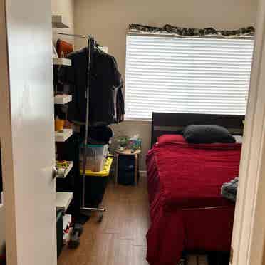 Unfurnished room in Pomona