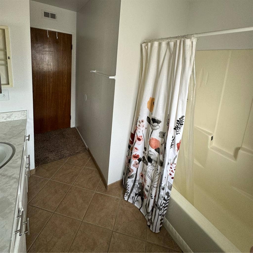 Room for rent in Condo