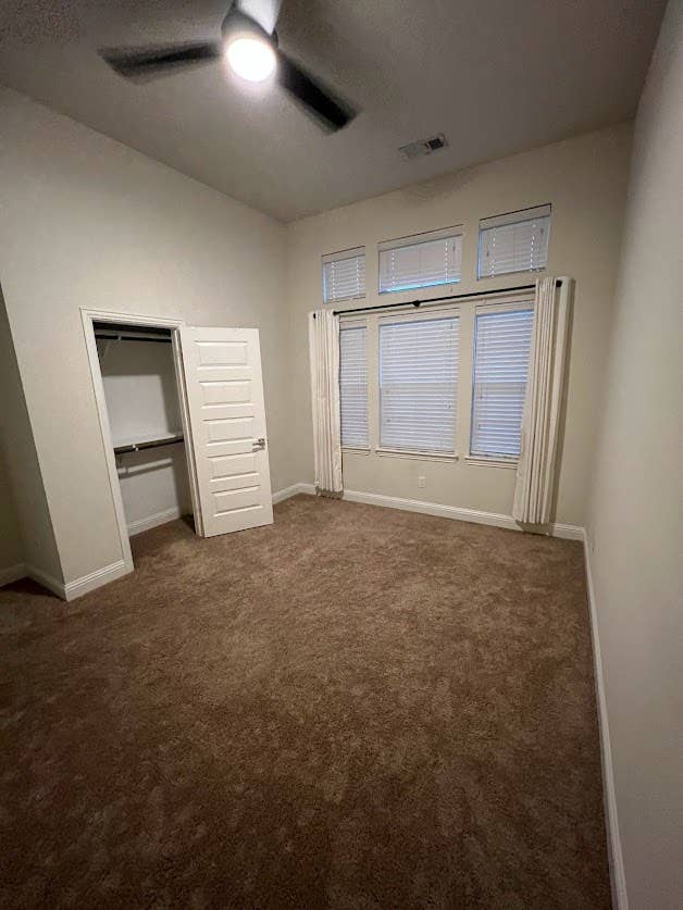 Lrg Carpeted Private Room for Rent