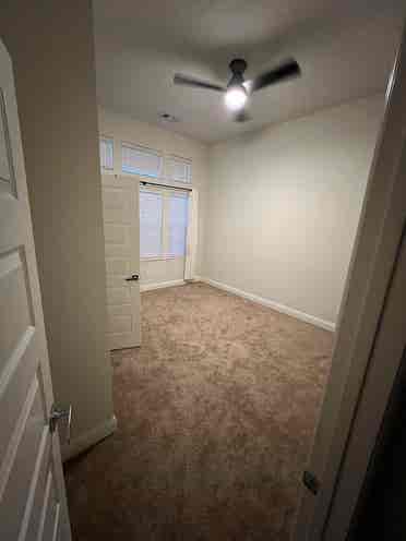 Lrg Carpeted Private Room for Rent