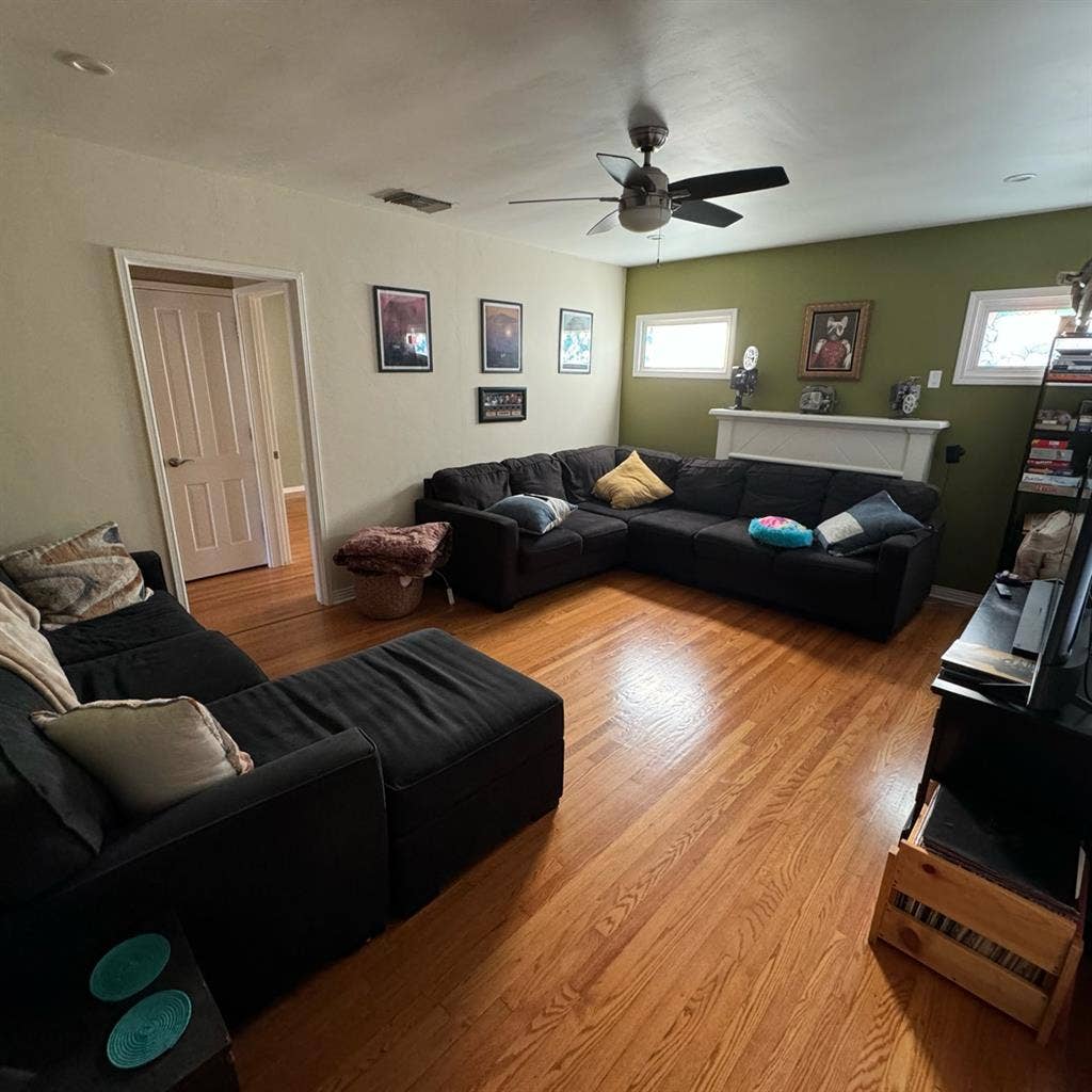 Room for Rent in Burbank - $/mo