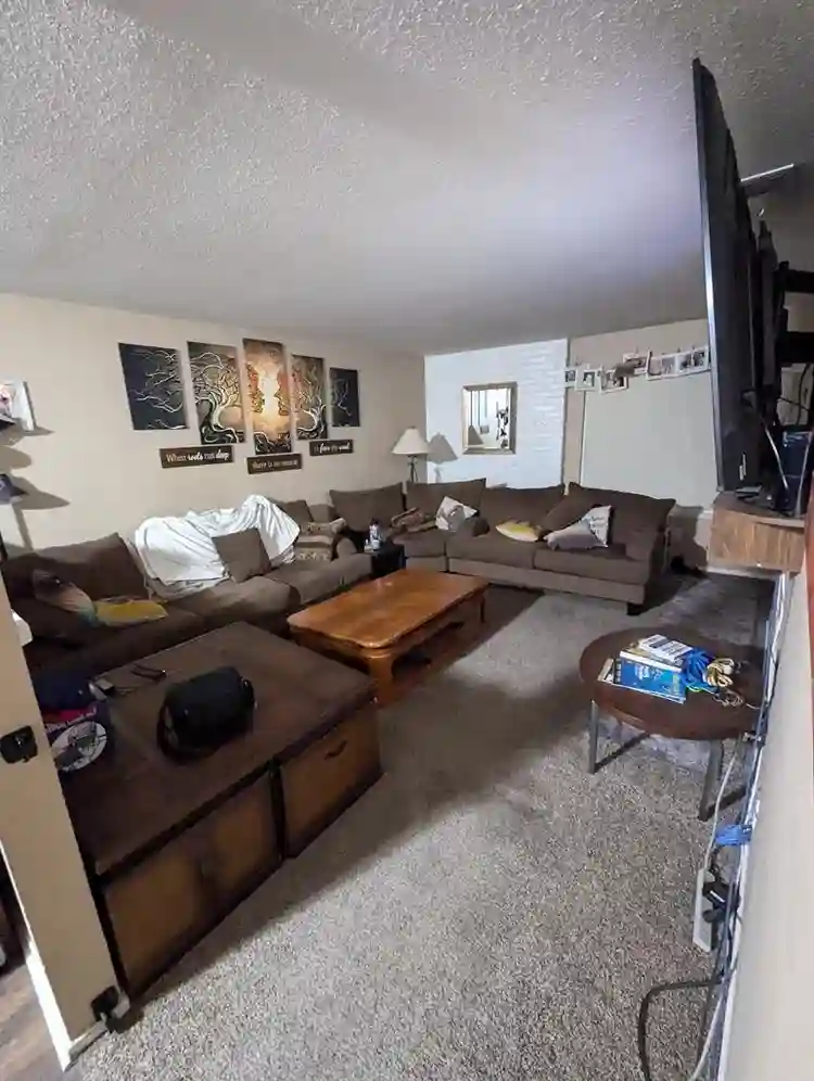 Large room/large closet/Utl. Inc.