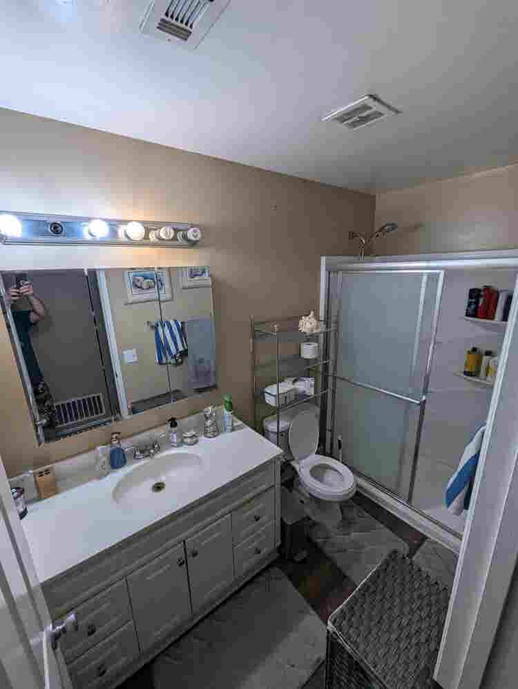 Large room/large closet/Utl. Inc.