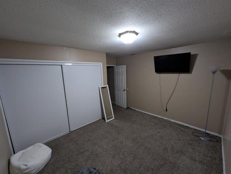 Large room/large closet/Utl. Inc.