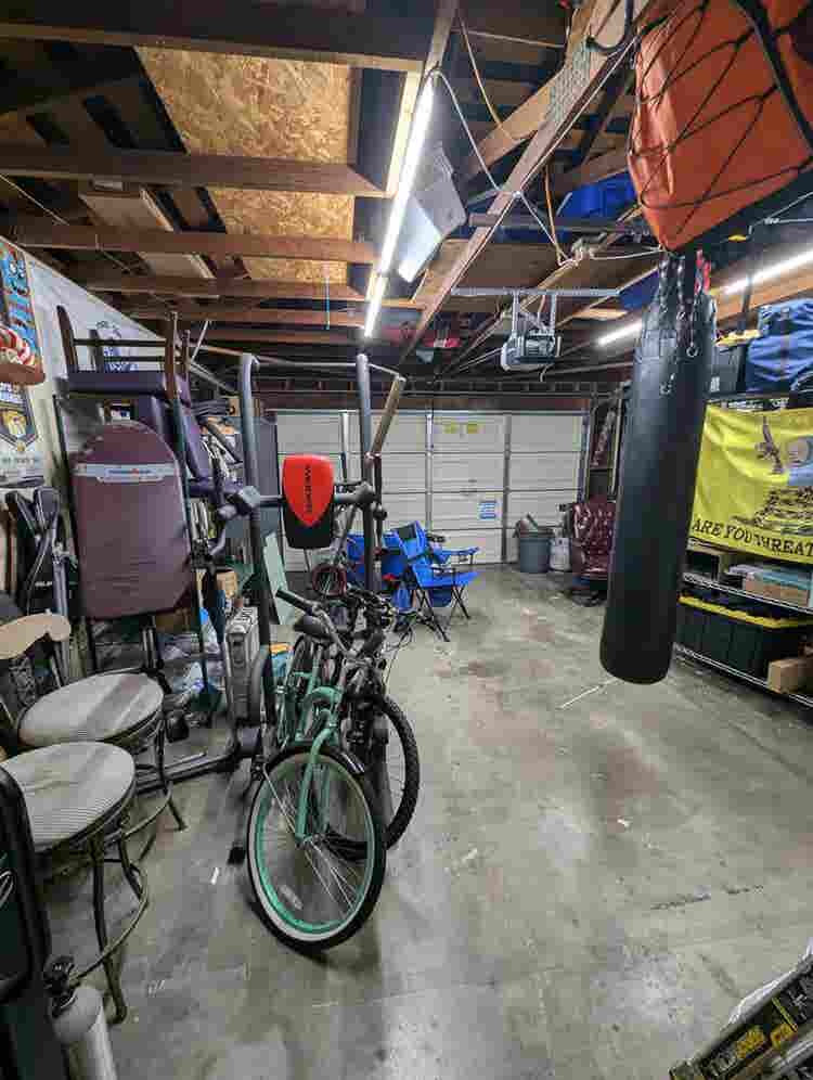 Large room/large closet/Utl. Inc.