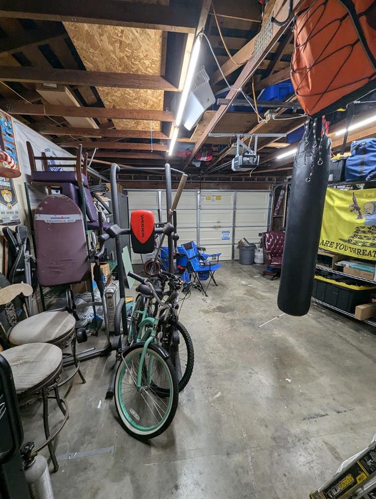 Large room/large closet/Utl. Inc.