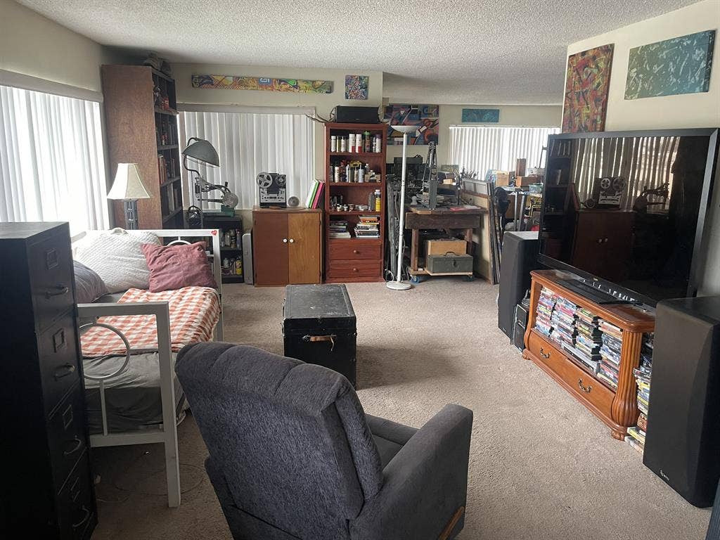 Male Looking for a roommate