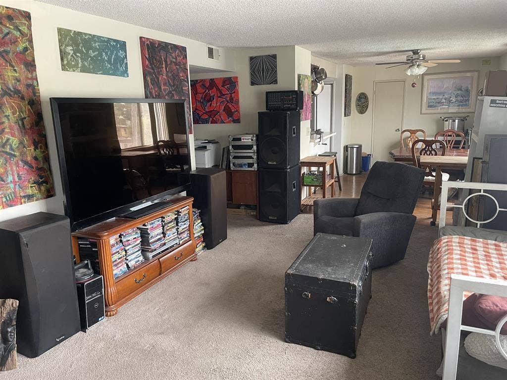 Male Looking for a roommate