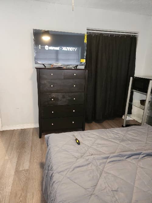 Roommate wanted
Master BR 4 RENT