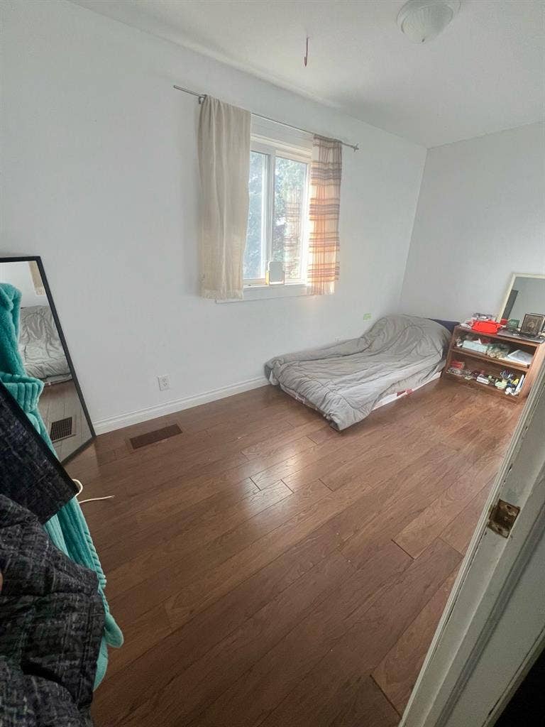 One Bedroom (Female only) near UofM