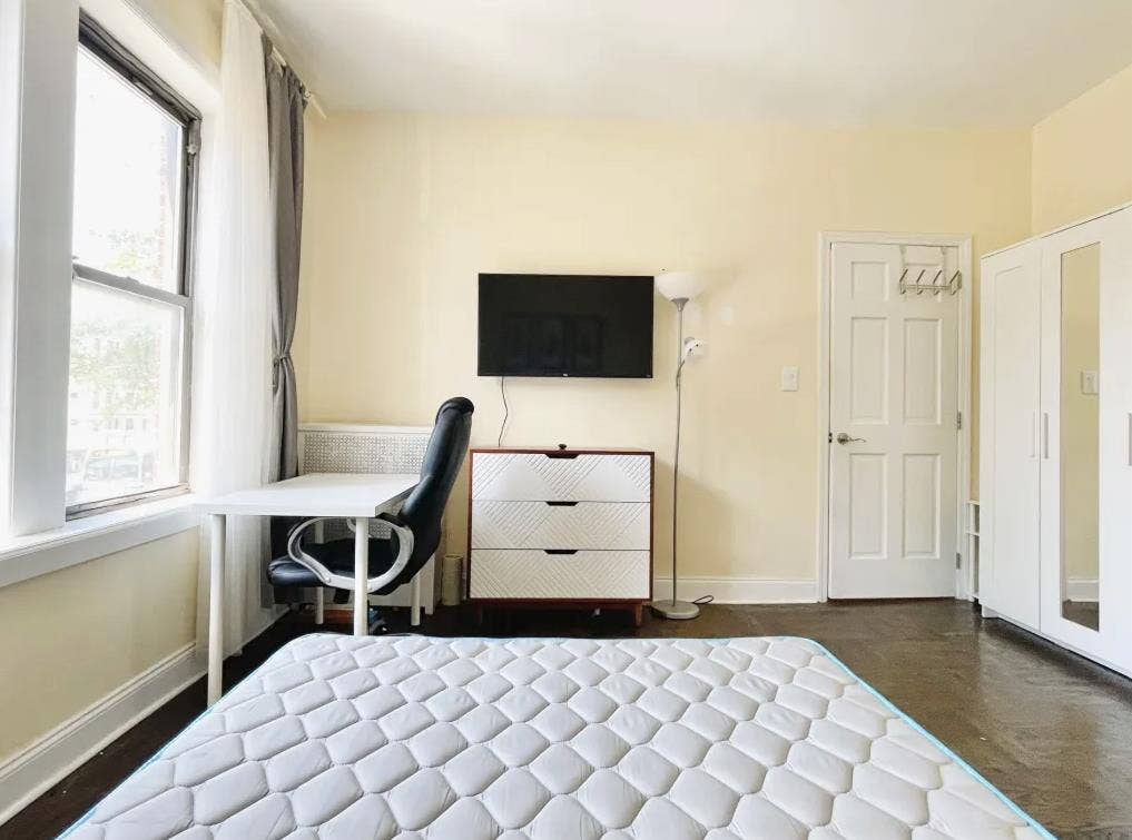 Furnished Room in Midwood, Females