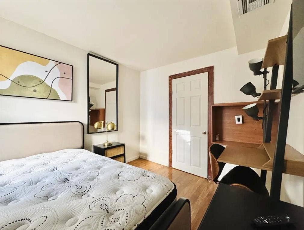 Furnished Room in Willamsburg