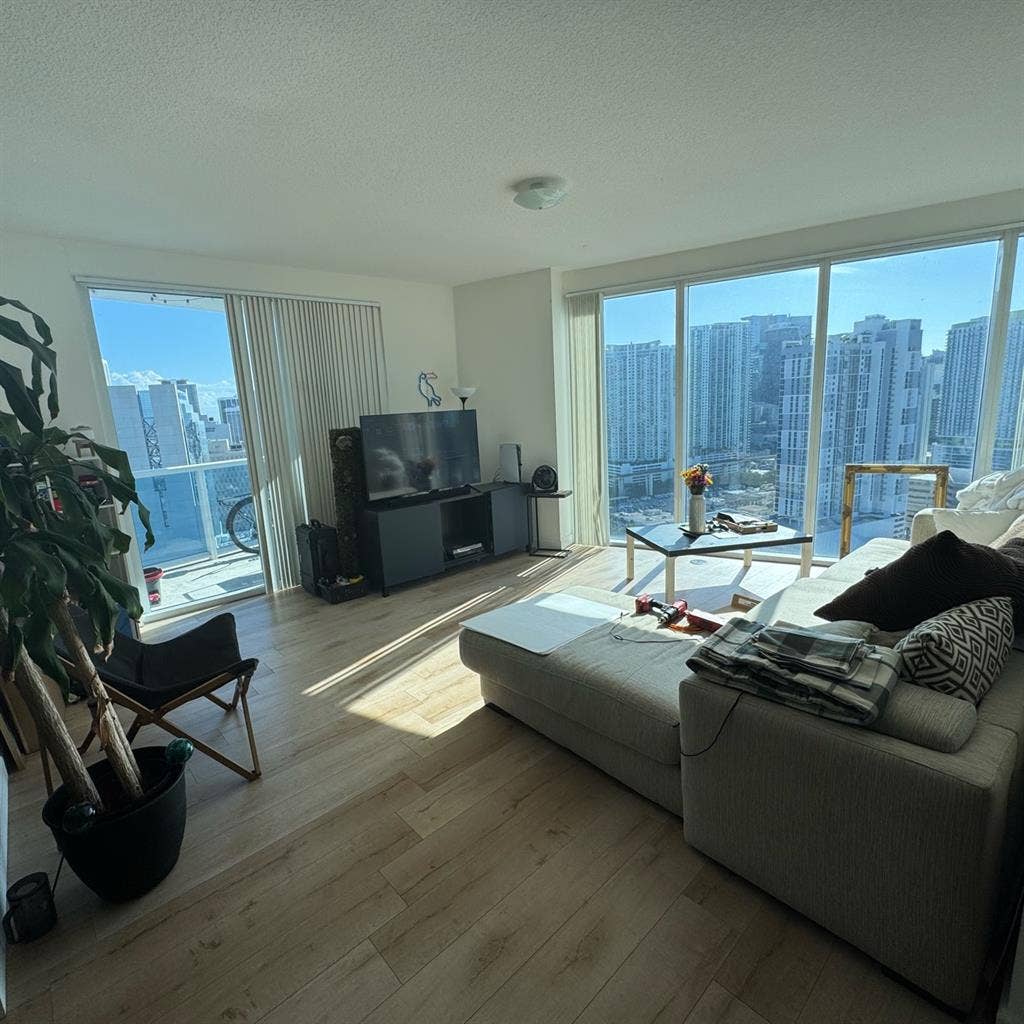 Room for Rent in Miami – Jan 1st