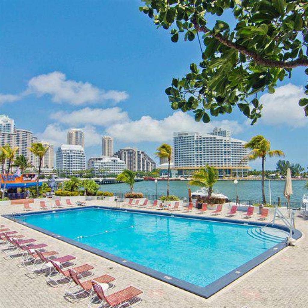 Private Room/Bathroom in Brickell