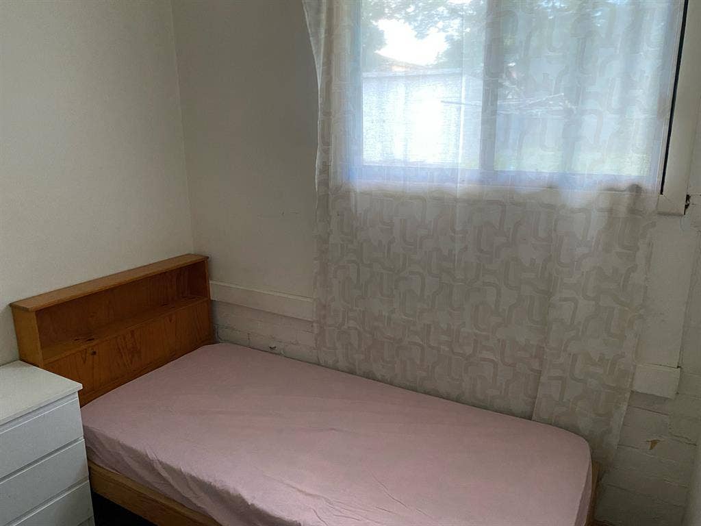 Eastwood single room for rent