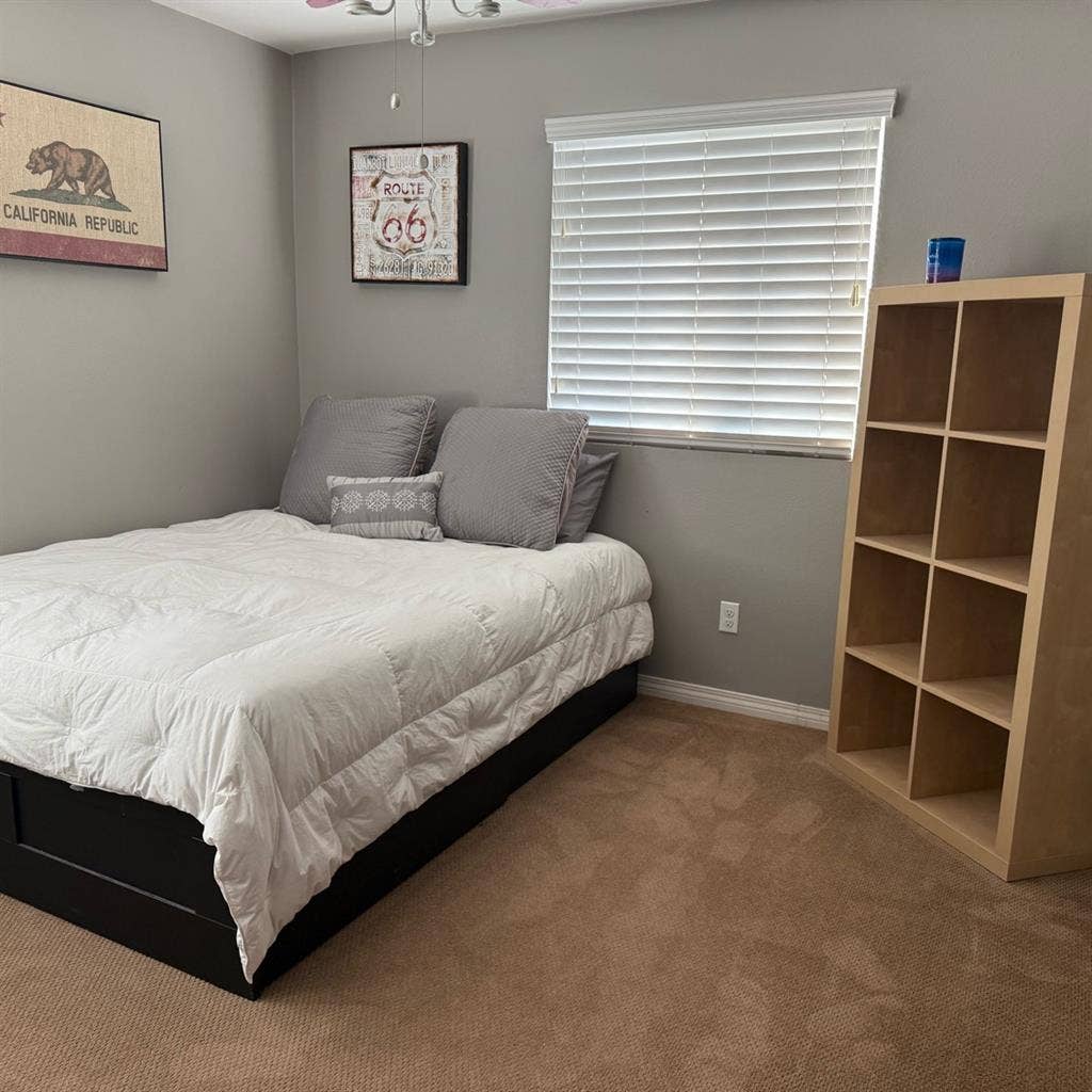 Clean and cozy room in a quiet home