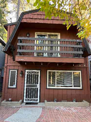 Rent our little cabin in Crestline