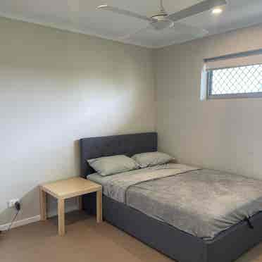 ROOM FOR RENT IN COOPERS PLAINS