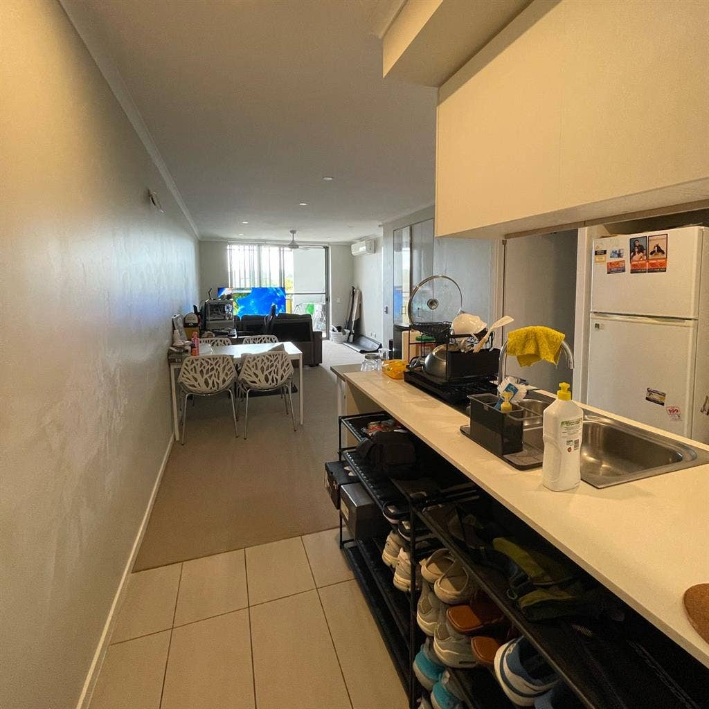 ROOM FOR RENT IN COOPERS PLAINS