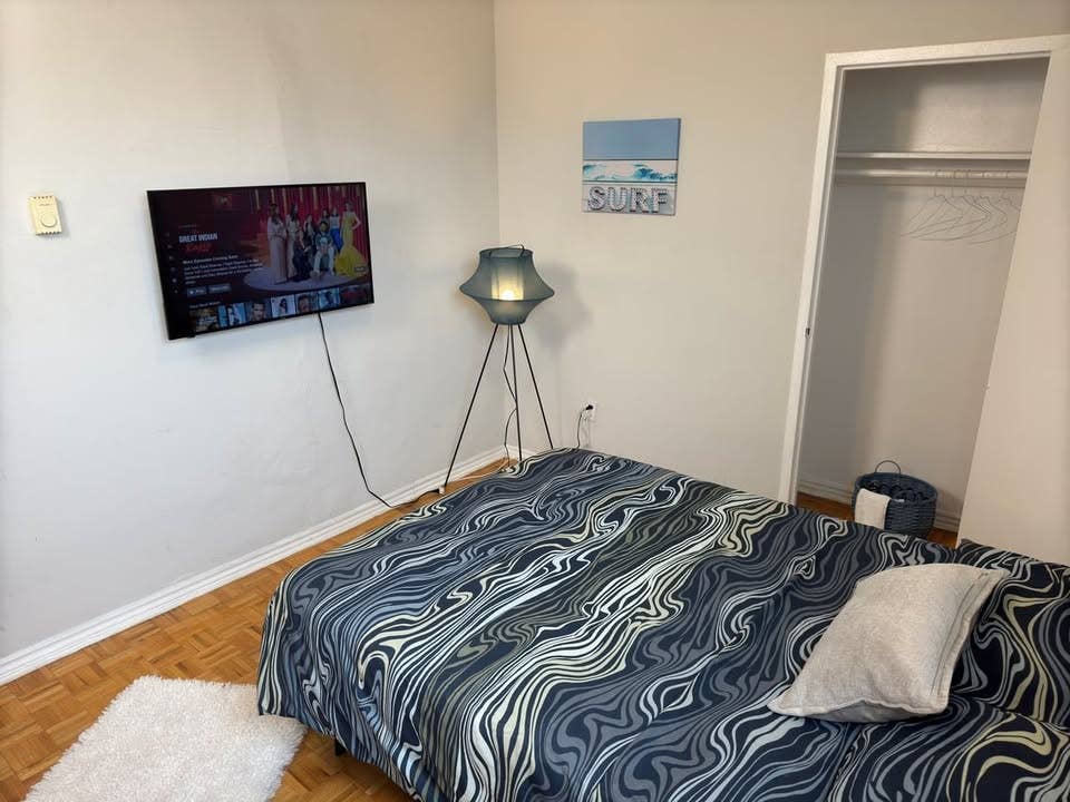 Looking for a Roommate: Deluxe Room