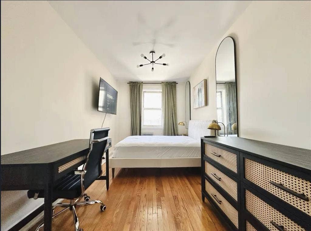 Furnished Room in Brooklyn Ave