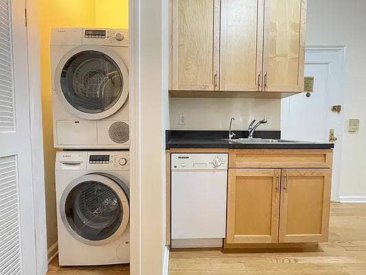 NO FEE! Studio Apartment Available