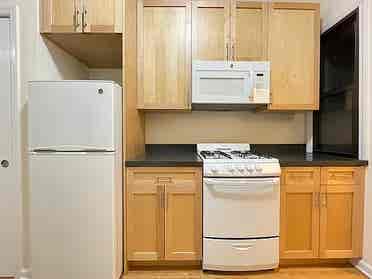 NO FEE! Studio Apartment Available