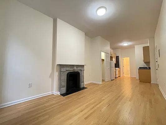 NO FEE! Studio Apartment Available