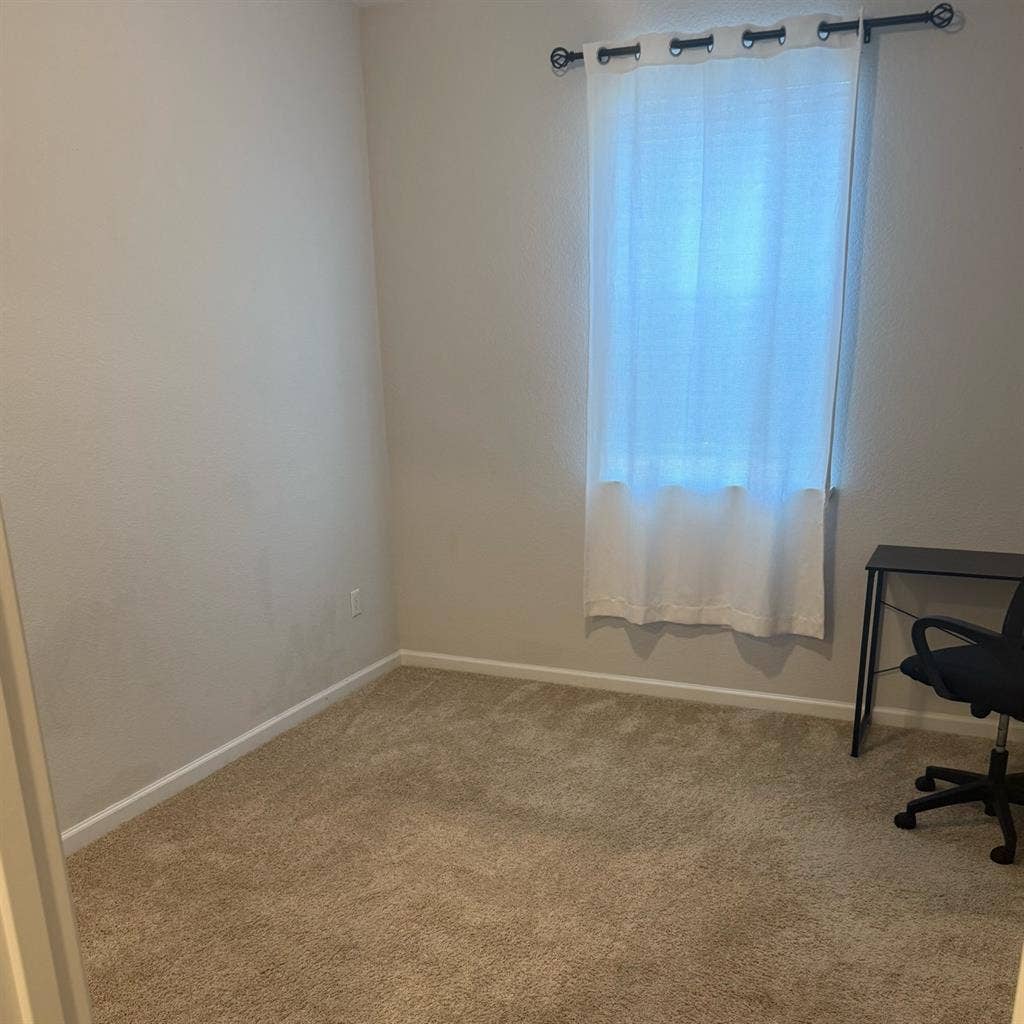 Nice room available in vacaville