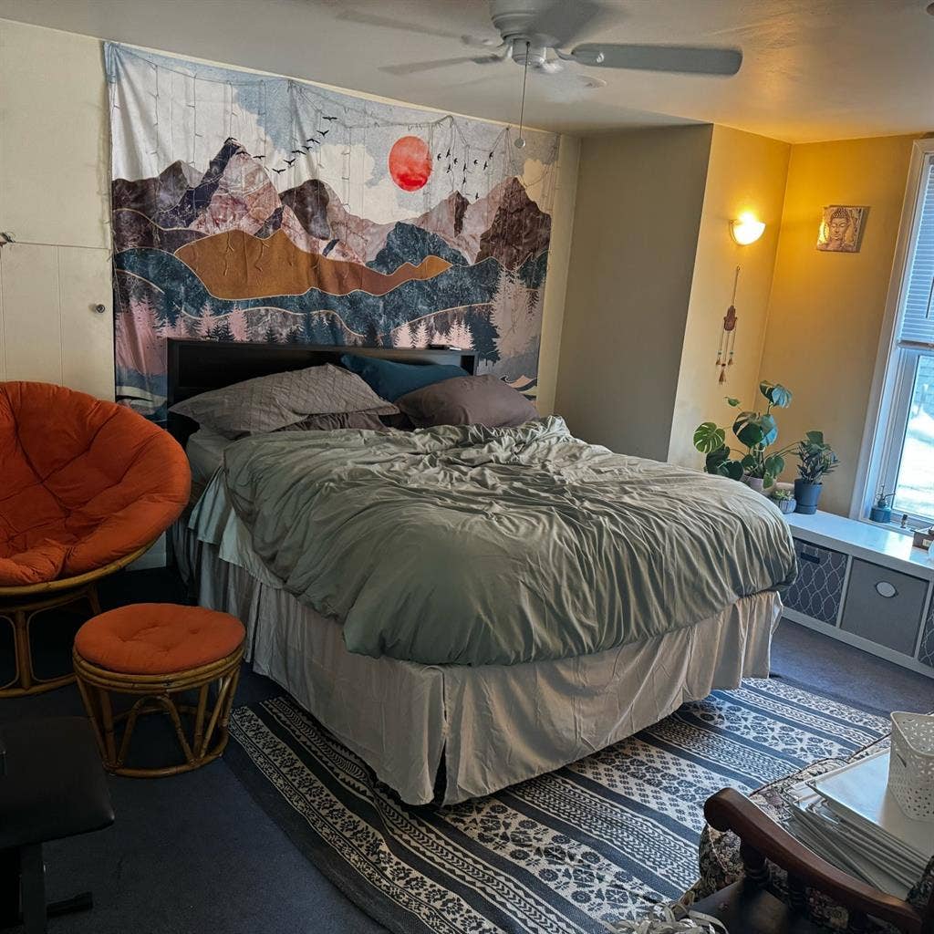 Cozy furnished room in St. Paul