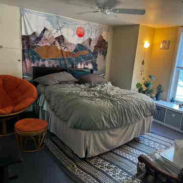 Cozy furnished room in St. Paul