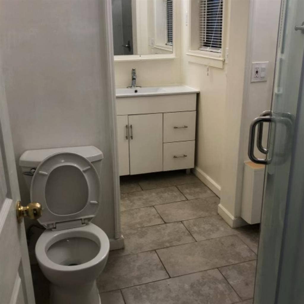 Looking for roommate for 2 bdrm apt