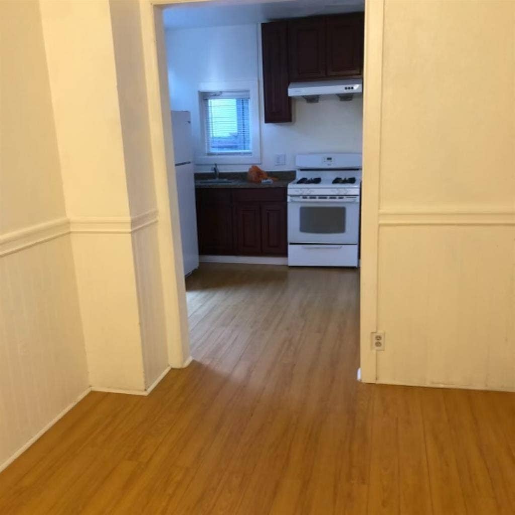 Looking for roommate for 2 bdrm apt