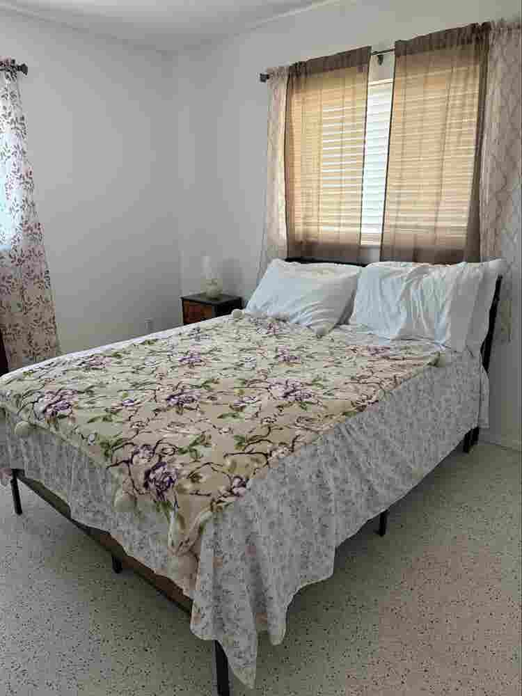 Room for rent in quiet neighborhood
