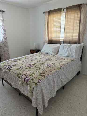 Room for rent in quiet neighborhood