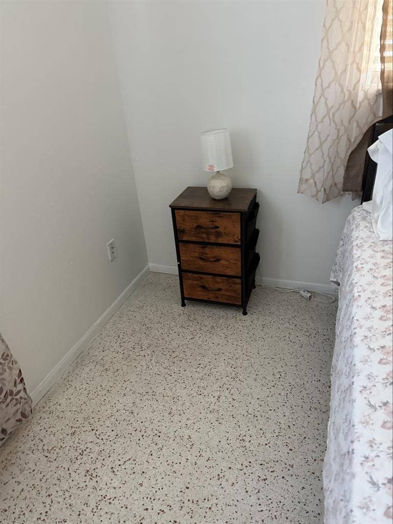 Room for rent in quiet neighborhood